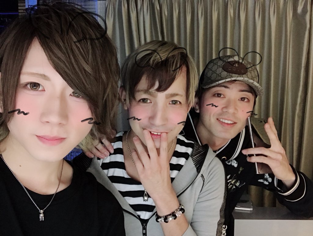 xx72_sena's tweet photo. 今日から入店の銀ちゃん😌
オネエみたいなポーズしてるやん😂

新しい子も入ってきたんで、もう1回気持ち入れ直して頑張りましょか👊 https://t.co/rCa0AkzpPi