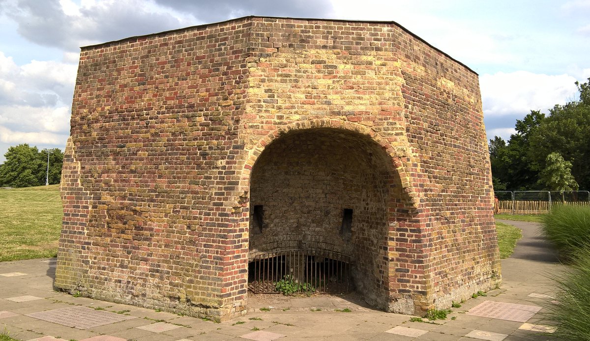 yuchenwang's tweet photo. @grandunionltd #JunctionWorks residency: #LimeKiln 1816 @burgesspark London coal and limestone brought along #GrandSurreyCanal burnt for 3 days #quicklime key ingredient for mortar for houses and fertilizer for agriculture https://t.co/3UbetvhQcy