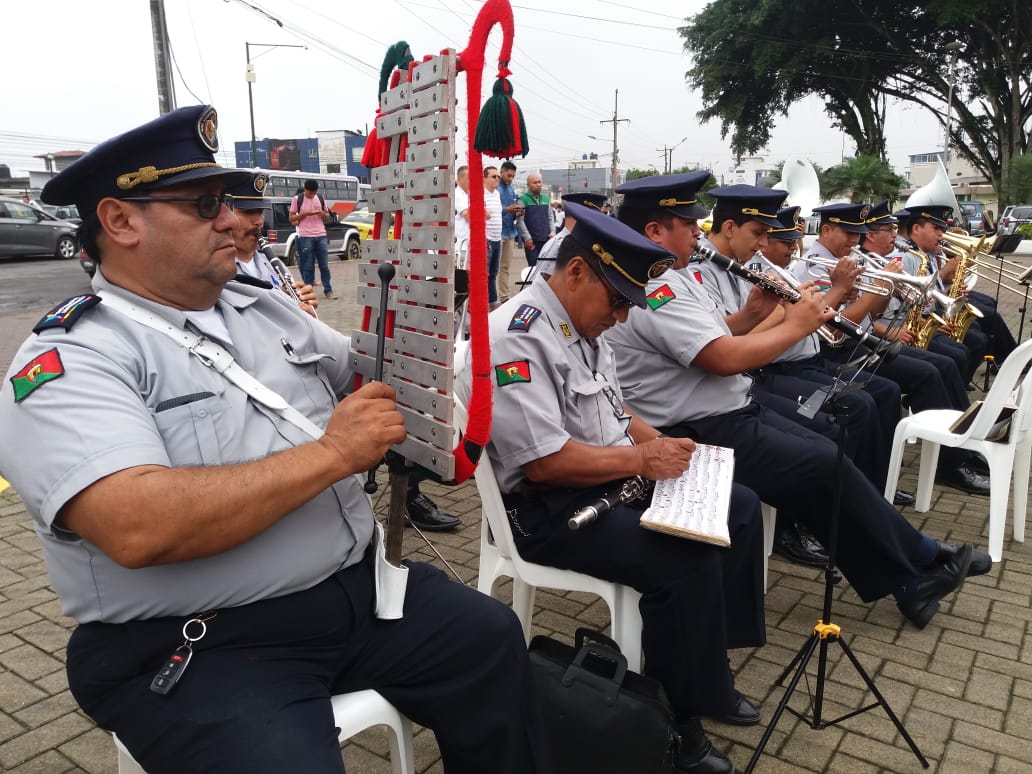 DPManabiSalud's tweet photo. #SantoDomingo | Con interpretación de la Banda Municipal se recibe a la ciudadanía que se ha dado cita al lanzamiento de la estrategia #MédicoDelBarrio en este cantón. https://t.co/EZcuP7teHM