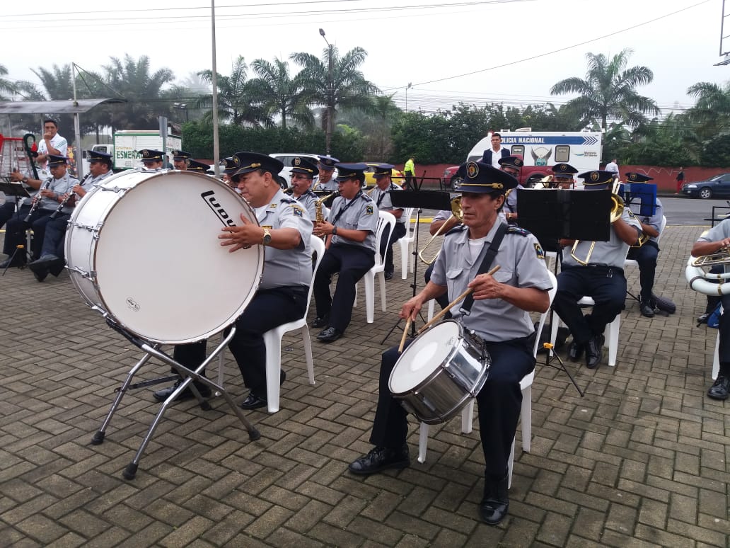 DPManabiSalud's tweet photo. #SantoDomingo | Con interpretación de la Banda Municipal se recibe a la ciudadanía que se ha dado cita al lanzamiento de la estrategia #MédicoDelBarrio en este cantón. https://t.co/EZcuP7teHM