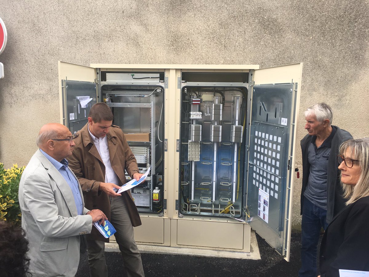 departement86's tweet photo. Inauguration de la Montée en Débit de #Ceaux-en-Loudun. 112 foyers passent au très haut débit et 89 sont supérieurs à 2MBits. "Aujourd'hui, nous avons offerts l'accès au haut débit à 538 foyers du loudunais" @brunobelin @MARIEBELLAMY #JoëlDazas https://t.co/wWm552hP8K
