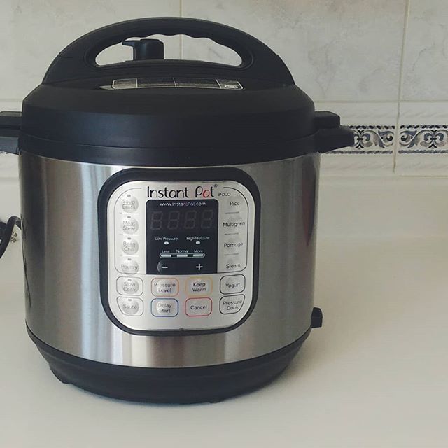 pandadipose's tweet photo. Frozen dry romano beans, in the instant pot. No instructions, just winging it. Hoping 35min and same measurements as red kidney beans works. #instantpot #vegan #cookingbeans #noideawhatimdoing https://t.co/xirwhNc4mu https://t.co/dbO1hl0Kz3