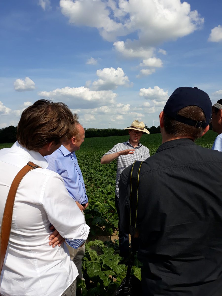 Syngenta_BNL's tweet photo. Kunnen natuur en intensieve landbouw samengaan? Boer Christoph Jolly brengt het in de praktijk op de #interrafarm in Ittre #natuurinclusief #landbouw #duurzaam https://t.co/0Vj9A4XKjL