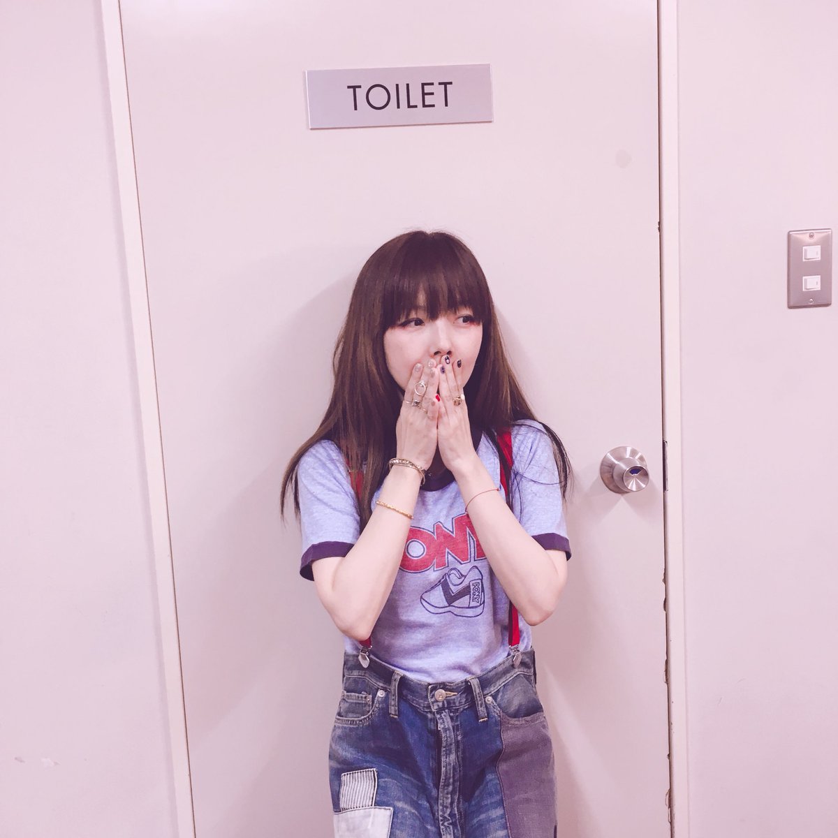 Aiko Official 宇都宮ライブ1日目終わりました 歌うのが本当に楽しかった そんな場所を作ってくれたのはみんなです 本当にありがとうございましたー 写真は今日のmcにちなんで楽屋のトイレね ほんまにありがとう
