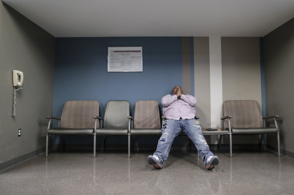kurtisalee's tweet photo. At a busy E.R. in Detroit, where battling gun violence is a daily reality, a resilient staff focuses on more than stitching wounds. Among those I spent time with was Ray Winans, a man with a dark past trying to save a 17-year-old from the streets: https://t.co/2nei8PKRbm https://t.co/OYxHLvXzhm