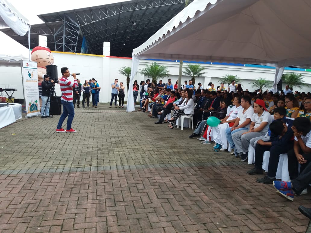 DPManabiSalud's tweet photo. #SantoDomingo | Mike Cortez, intérprete santodomingueño, deleita al público en el marco de la apertura del lanzamiento de la estrategia #MédicoDelBarrio. https://t.co/DGSErN27Zj