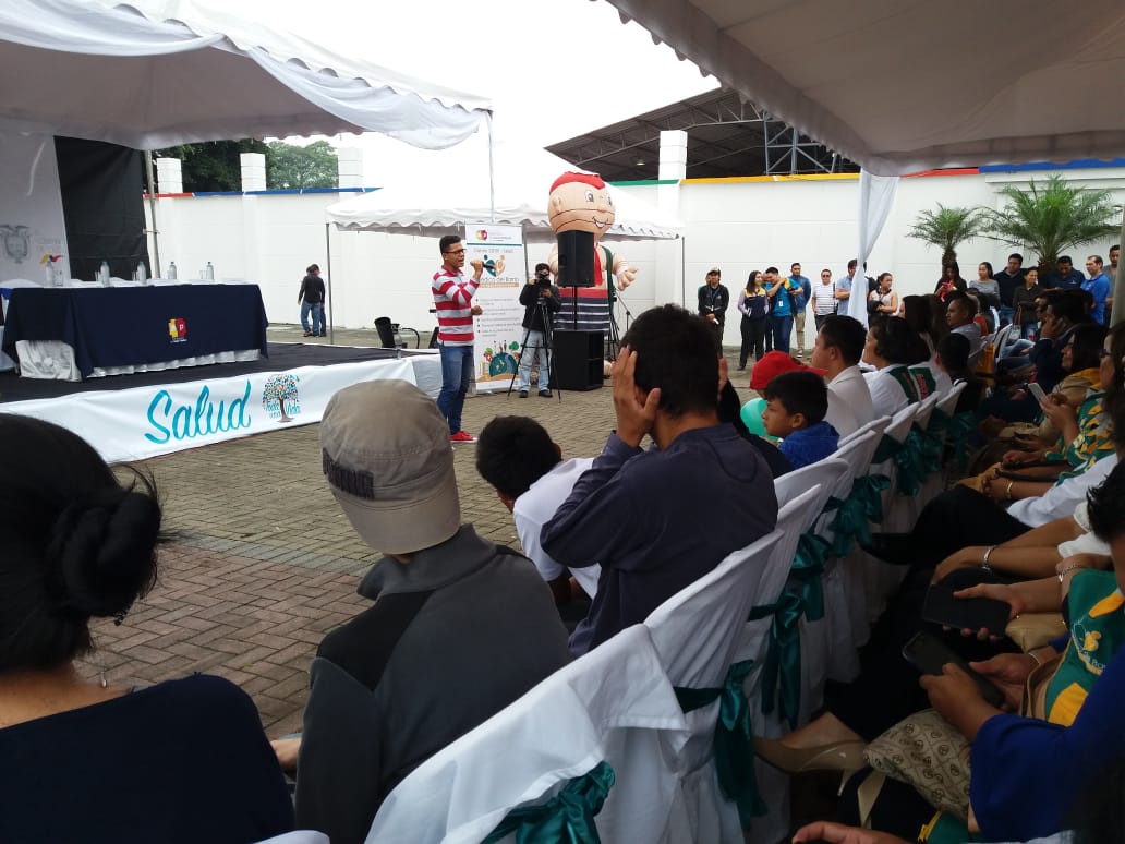 DPManabiSalud's tweet photo. #SantoDomingo | Mike Cortez, intérprete santodomingueño, deleita al público en el marco de la apertura del lanzamiento de la estrategia #MédicoDelBarrio. https://t.co/DGSErN27Zj