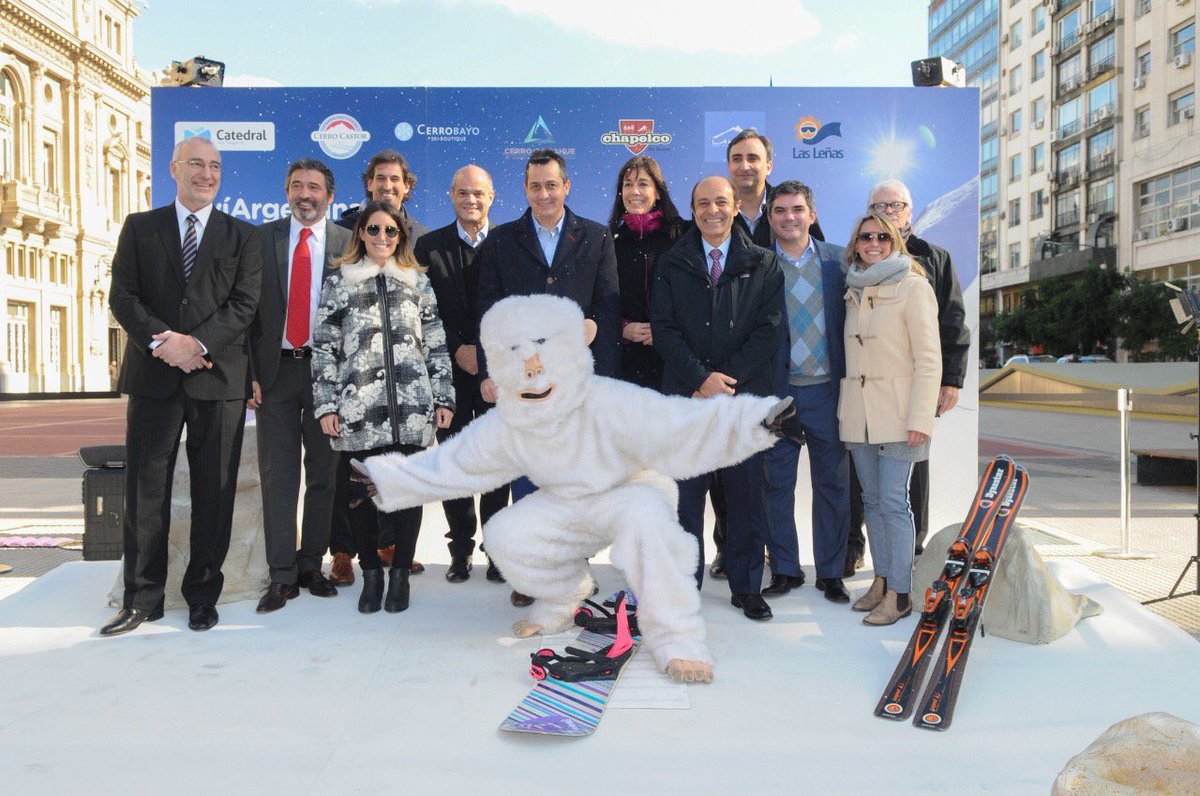 CerroBayo's tweet photo. Con la unión de todos los centros de Esquí argentinos estamos realizando la acción 'Hacer Nevar en Buenos Aires', iniciando una nueva temporada de esquí  y de nieve! 🌨⛄ https://t.co/hjGwYmPO0Z
