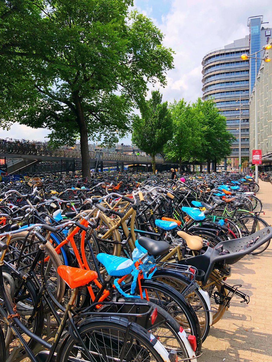CourtStrand's tweet photo. Find your bike #Amsterdam #Netherlands #DutchCyclists #CommuteByBike #WorldTravel https://t.co/aeKv2rffhM