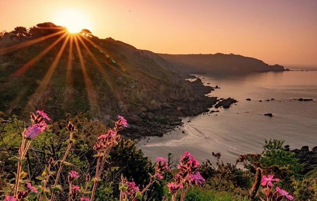 VisitGuernsey's tweet photo. You won't believe these pictures were taken in Guernsey - Part 2!  We recently shared a blog with some incredible photos of our Islands which you loved, so we've done it again! Check out our most recent blog for more fantastic images https://t.co/00vK8pJGZM #GoDoGreatThings https://t.co/2HSHKuTa2p