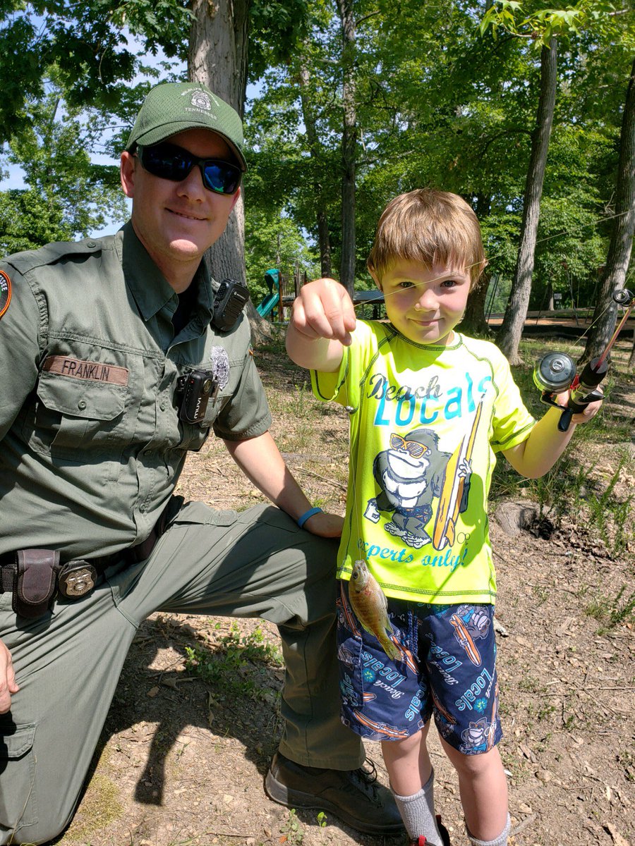 InmanKendra's tweet photo. A big "Thank you!" to Bryan Franklin, TWRA agent, for teaching about boating safety and taking time to go fishing with our Midtown Elementary R2BR campers during their field trip today to Roane County Park! Reading, Writing, and Sharing about worms has been so much fun!!!#R2BR https://t.co/KwZkL8iIbT