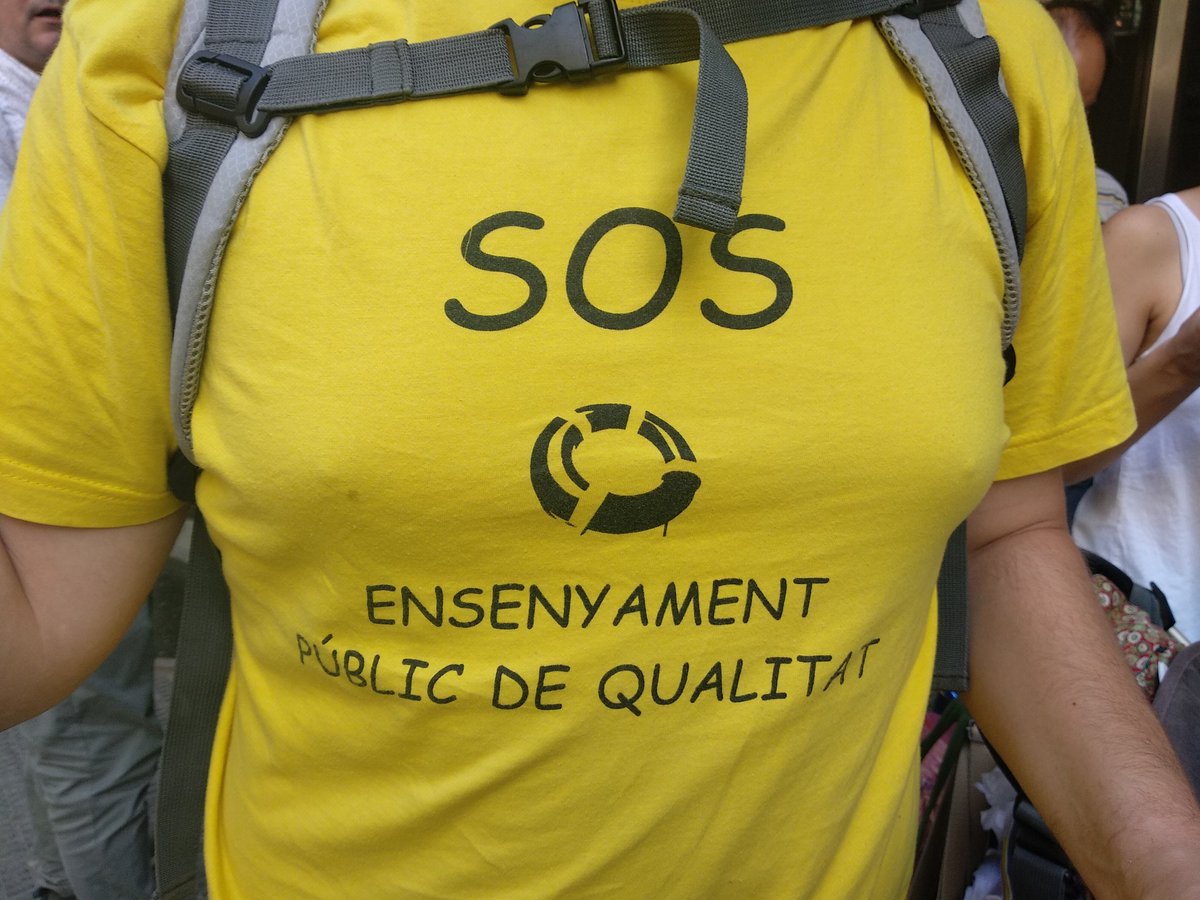 lau_arias_'s tweet photo. Les famílies de l'Eixample sense plaça de P3 tancades al Consorci d'Educació ja n'han sortit, dilluns vinent es reuniran amb el Síndic de Greuges i amb l'Ajuntament, Generalitat i Consorci.
@btvnoticies 
https://t.co/4Vx1ZYrWRe https://t.co/l8W6PIjerE