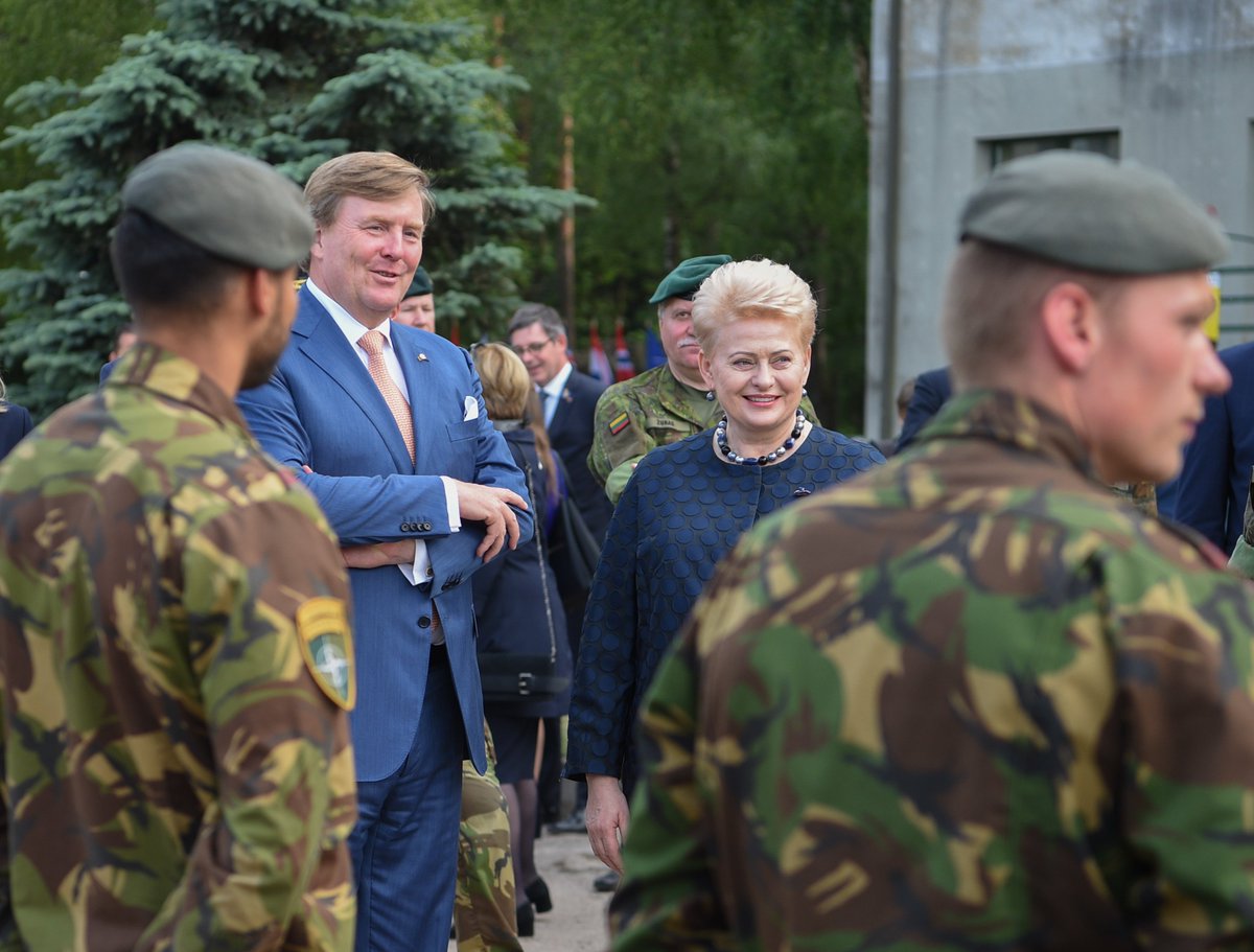 Presence that matters to our region &amp; whole #Alliance – visiting #eFP troops from the #Netherlands w/ HM King Willem-Alexander  #WeAreNATO