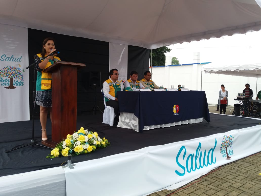 DPManabiSalud's tweet photo. #SantoDomingo |  @verduga_mary, @gobertsachila, da la bienvenida a la ciudadanía al lanzamiento de la estrategia #MédicoDelBarrio. https://t.co/ukJIvKYADr