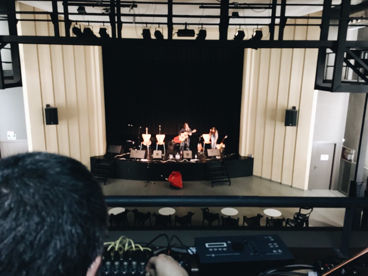 barnasants's tweet photo. A partir de les 20h @LesKol_lontai omplen de cançons i feminisme el Centre Cívic Sant Narcís de Girona, amb la primera edició del Girona d’Autor #ProjecteCultural https://t.co/KP3rh3Kh4H