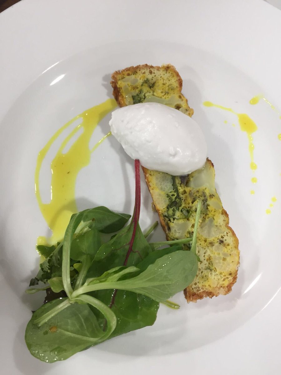AbingerCookery's tweet photo. Cauliflower cake with curry oil & coconut mousse from our Chalet course
#chaletcooks #cookerycourse👩🏼🍳 #chalet #skiseason ⛷🏂 #yachtie #stew #stewardess 🛥#leavinghome 🏡 #cooking👨🍳 #cookiteatit #abingercookeryschool #abingerhammer #dorking #surrey #surreyhills https://t.co/M2xomgRK27