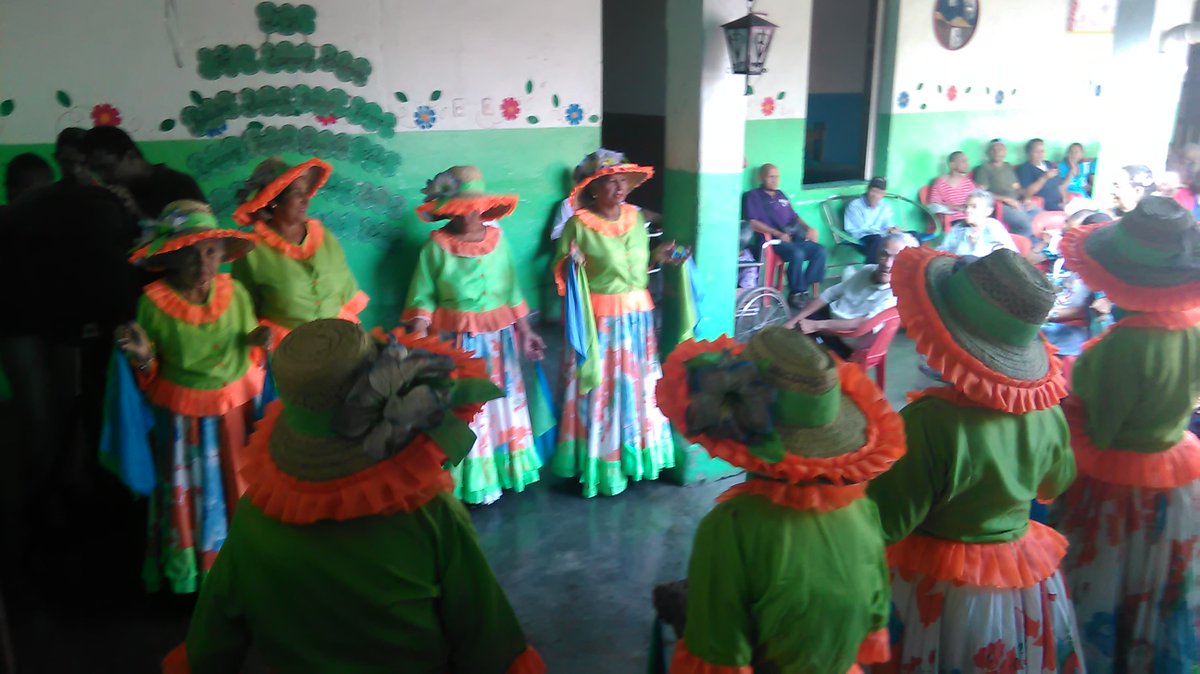 inass_araure's tweet photo. Actividad Cultural Inass - Alcaldía de Araure - Inmujer - Roberth Serra - Somos Venezuela - Mision Cultura @salainass @magallyvina @RRPP_INASS @SmsPortuguesa @Vice_Social @NicolasMaduro https://t.co/1CNT3doGpi