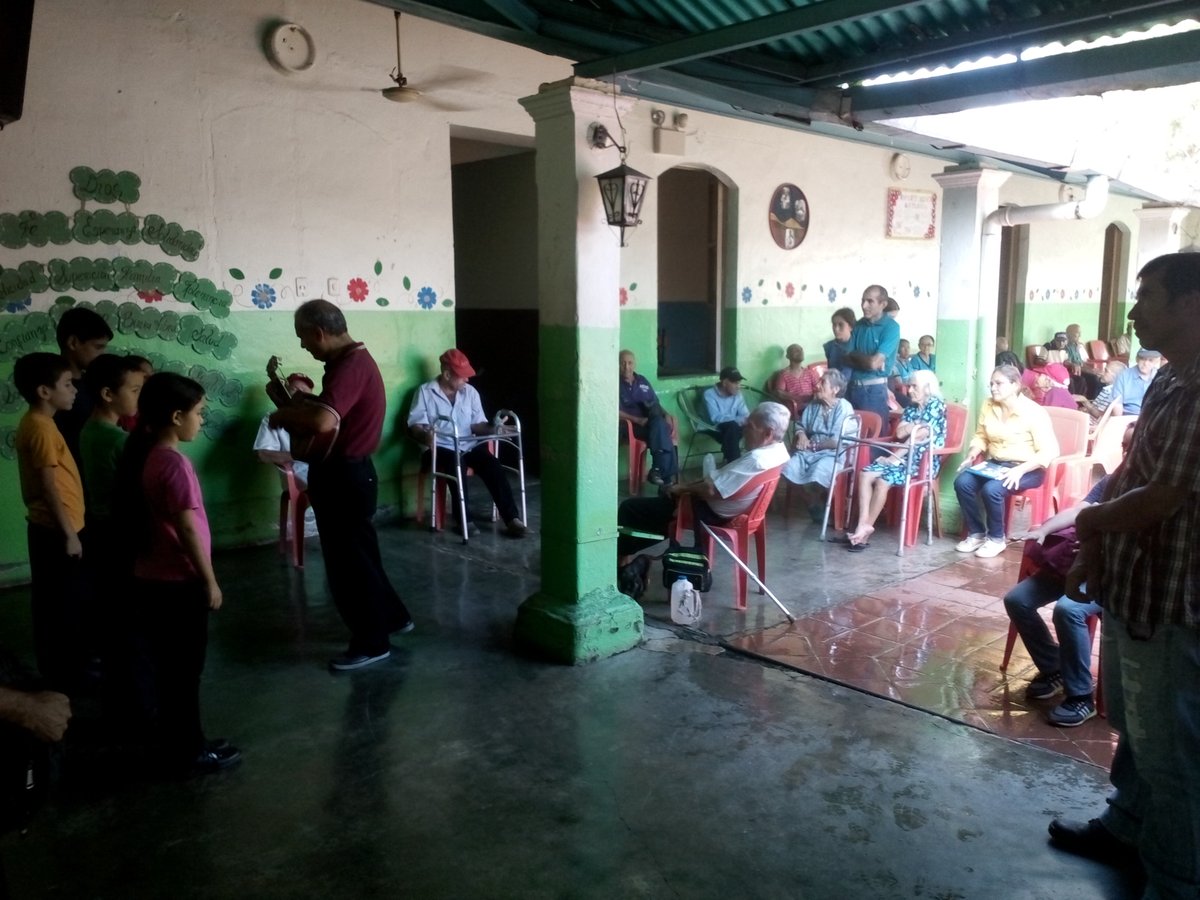 inass_araure's tweet photo. Actividad Cultural Inass - Alcaldía de Araure - Inmujer - Roberth Serra - Somos Venezuela - Mision Cultura @salainass @magallyvina @RRPP_INASS @SmsPortuguesa @Vice_Social @NicolasMaduro https://t.co/1CNT3doGpi