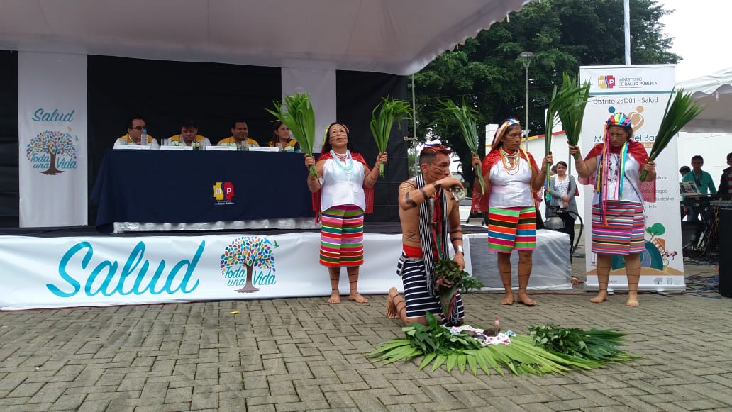DPManabiSalud's tweet photo. #SantoDomingo | Con la presentación artística del grupo tsáchila Kati Luli, se pone el toque tradicional al lanzamiento de la estrategia #MédicoDelBarrio en el cantón. https://t.co/sLaRqmQoo7