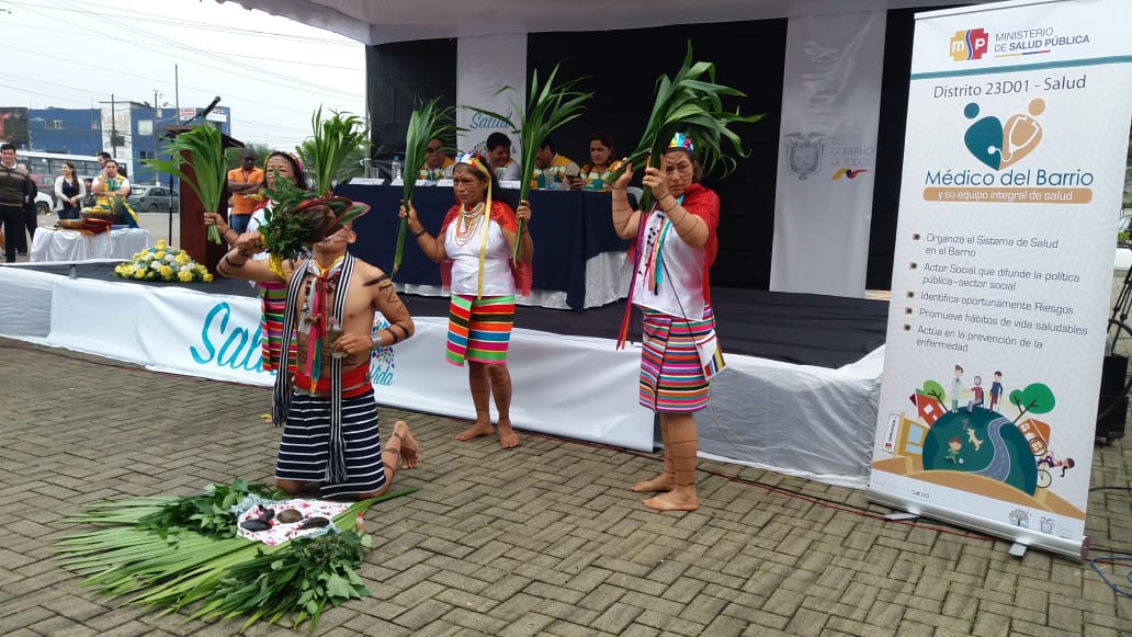 DPManabiSalud's tweet photo. #SantoDomingo | Con la presentación artística del grupo tsáchila Kati Luli, se pone el toque tradicional al lanzamiento de la estrategia #MédicoDelBarrio en el cantón. https://t.co/sLaRqmQoo7