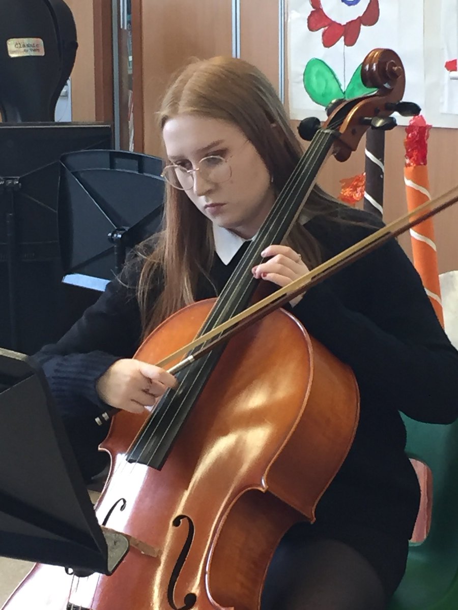 Woodlands_Edin's tweet photo. Talented @curriechs pupils entertaining all @Woodlands_Edin during #Woodbury - Amazing performances from everyone #partnershipworking #musicality #inspirational https://t.co/ImRfaye8k2