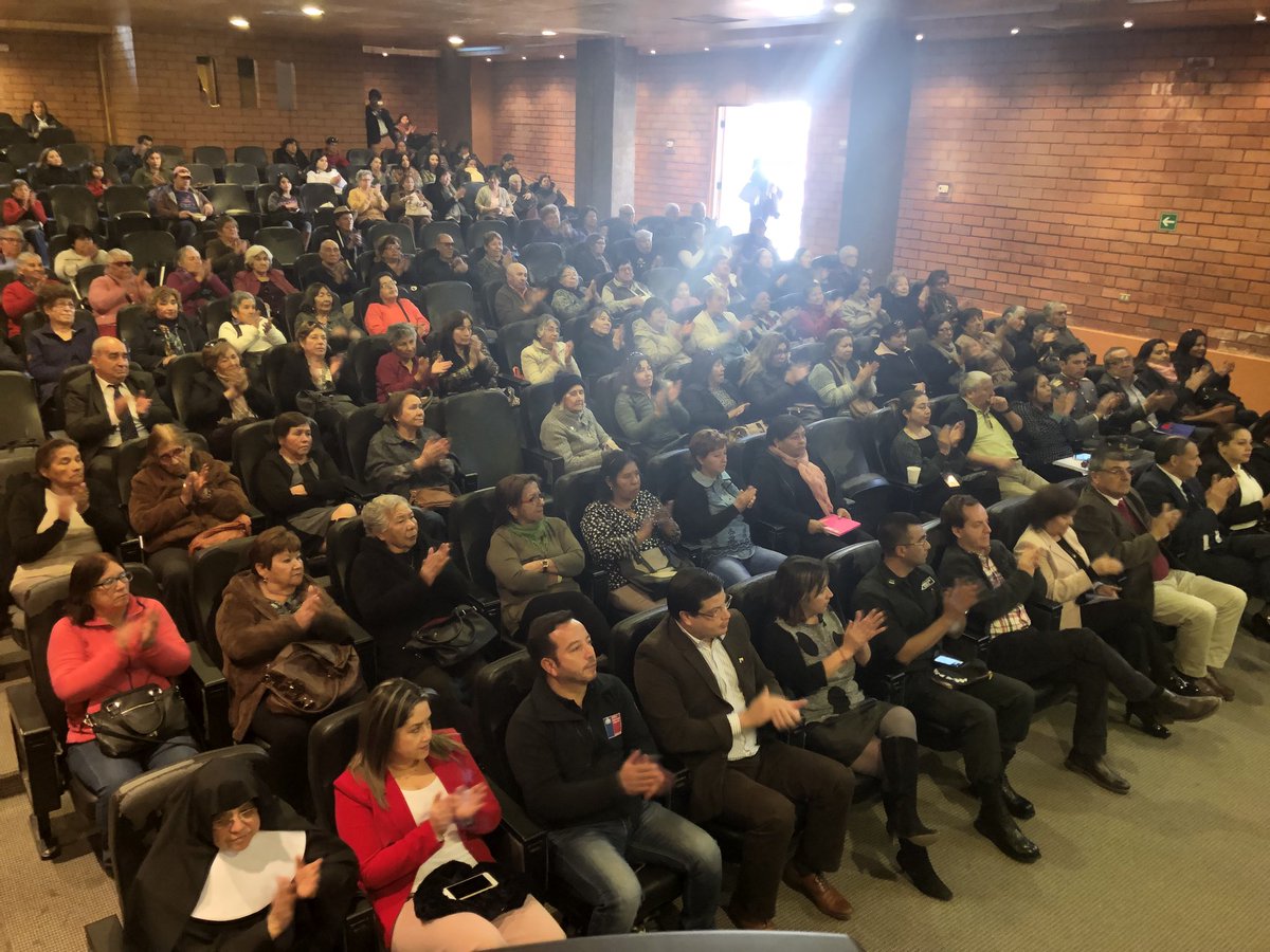 DPRAtacama's tweet photo. Hoy 15 de junio celebramos el “Día del Buen Trato al Adulto Mayor”, razón que nos junta en el Salón J.J. Vallejo para conmemorarlo con ellos, quienes forman parte de uno de los ejes de gobierno de nuestro Presidente @sebastianpinera. #AdultoMejor #ChileLoHacemosTodos https://t.co/AsAYheY2IF