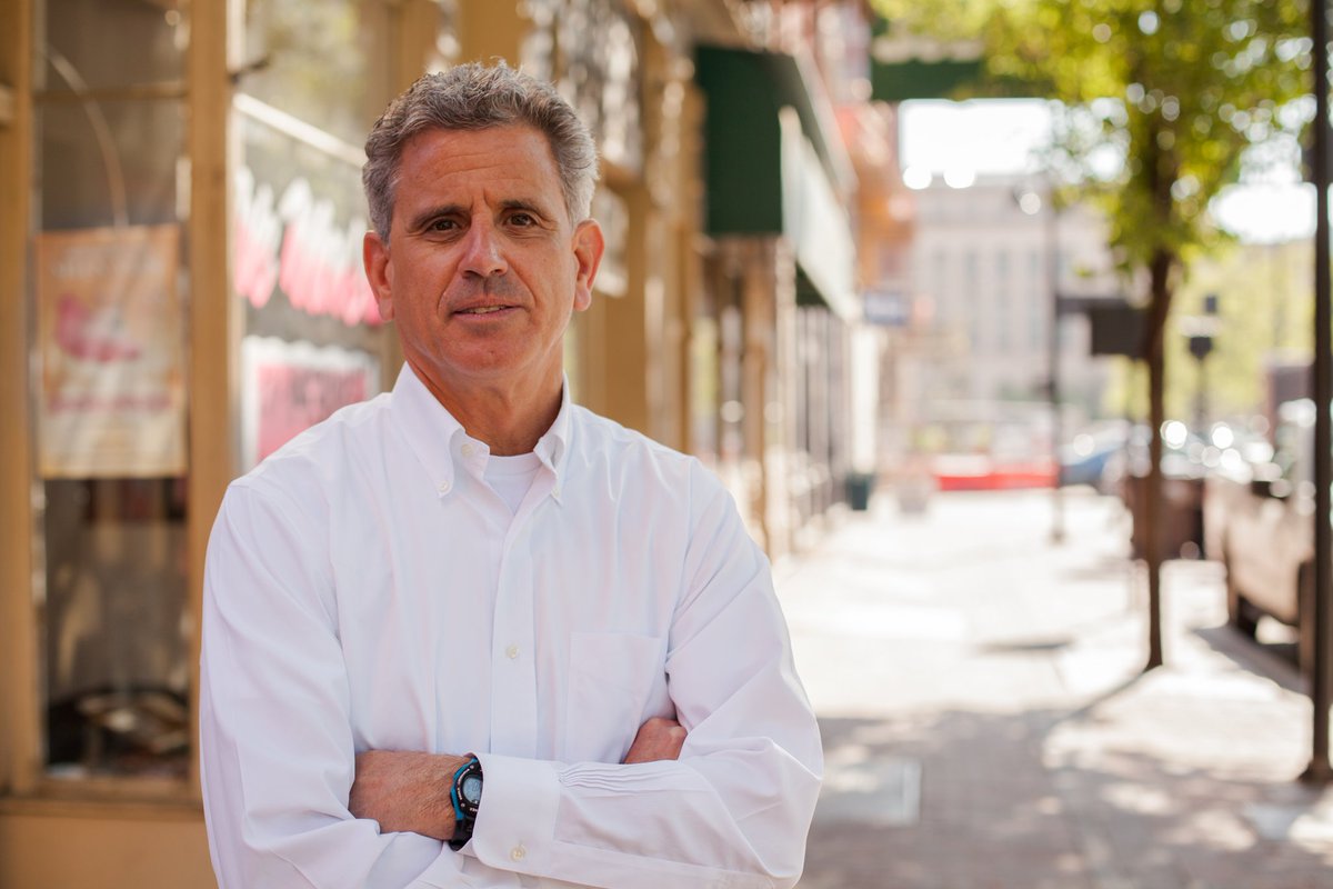 petewitte's tweet image. Steve Leeper's first experience on the Westside involved men wearing dresses playing softball.  Can't get any better than that!

Hear him talk about on @LiveFromTable1

livefromtable1.libsyn.com
