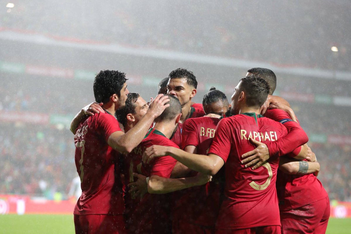 "Levantai hoje de novo o esplendor de Portugal" 🎶

Força, 🇵🇹!