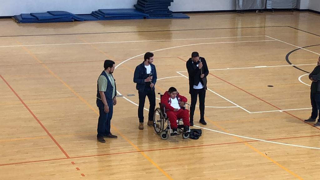 ChmdDigital's tweet photo. El cierre #TecnoWeek Salomón Abadi le entrega a Oliver el dispositivo fabricado en #makerspace de #MiMaguen @lila_pinto @miguelzapatacla https://t.co/CSUntfUe0M