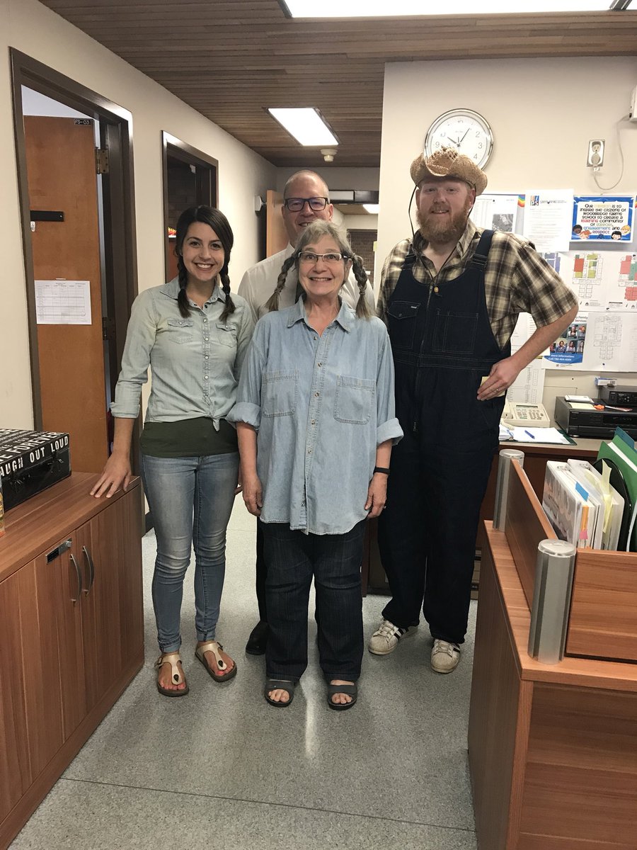wbfschool's tweet photo. Twin Day today at Woodbridge Farms #wbfpride #schoolspirit #onceafarmeralwaysafarmer https://t.co/6wO62XghSm