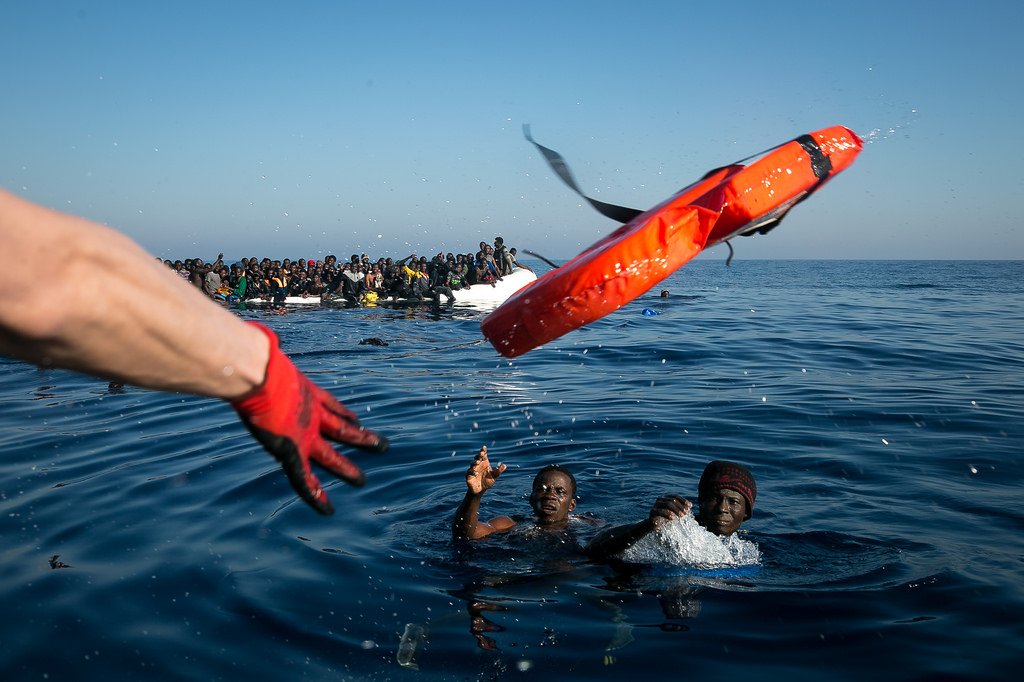 seawatchcrew's tweet photo. „Asyltourismus“ sieht bei uns so aus. Wir laden @Markus_Soeder dazu ein, seinen Urlaub auf unserem Rettungsschiff zu verbringen, damit er sich das mal aus der Nähe anschauen kann. Mit anpacken ist Pflicht, weil wir retten, statt zu reden. #asylstreit #asyltourismus https://t.co/d9yfXb5Qjh