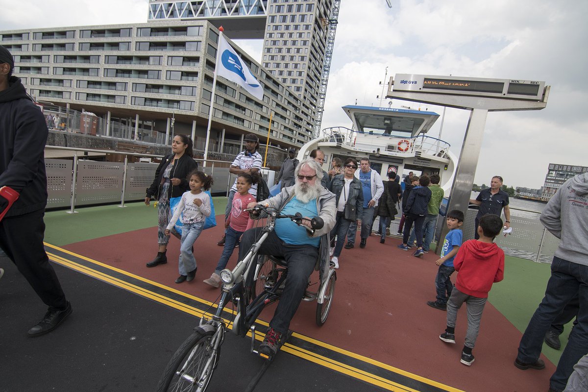 Na drie jaar wordt de aanmeerplek bij de <a href="/Pontsteiger/">Pontsteiger</a> maandag 18 juni weer in gebruik genomen. Deze vervangt de  aanlanding Westerdoksdijk. Vandaag werd de  terugkeer in de #Houthaven gevierd!