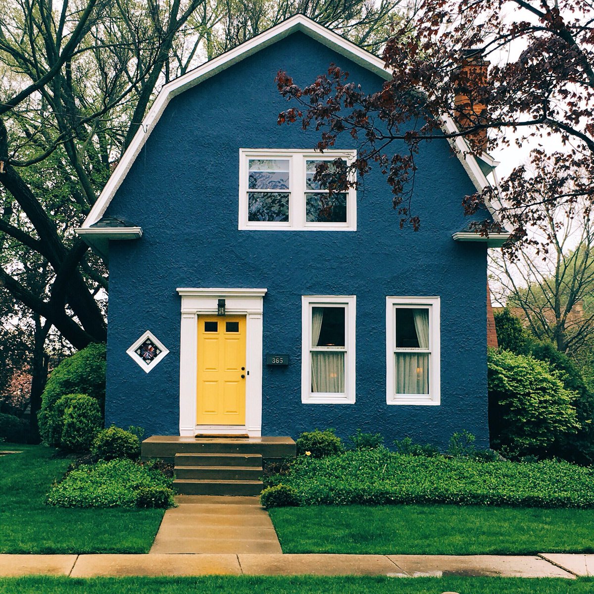 JonathanScott's tweet photo. It’s not the size that matters, it’s what you do with the front door 😉. #exteriordesign #exterior #painted https://t.co/iPyqbwWMWM