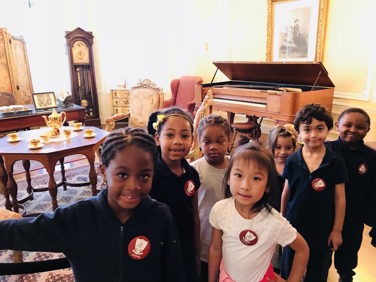 Ms_AM_Squillace's tweet photo. Fun times at Casa Loma!!! #secrettunnel #fancyrooms #viewfromthetop #fountain @deSalesTCDSB @tessasilvarello @Ms_Teves @TCDSB https://t.co/dkqXu1Ysyd