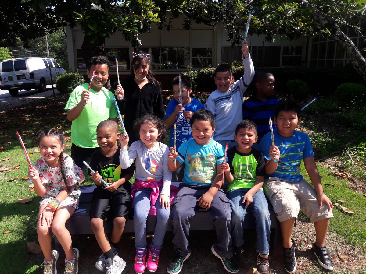 YCrockRocks's tweet photo. Look at these smiles as they received Crockett's Summer Suprise for this week!#laffytaffy @docdrewlovett @APSBenteen @APCALDWELL_ https://t.co/tcxJlY8HUB