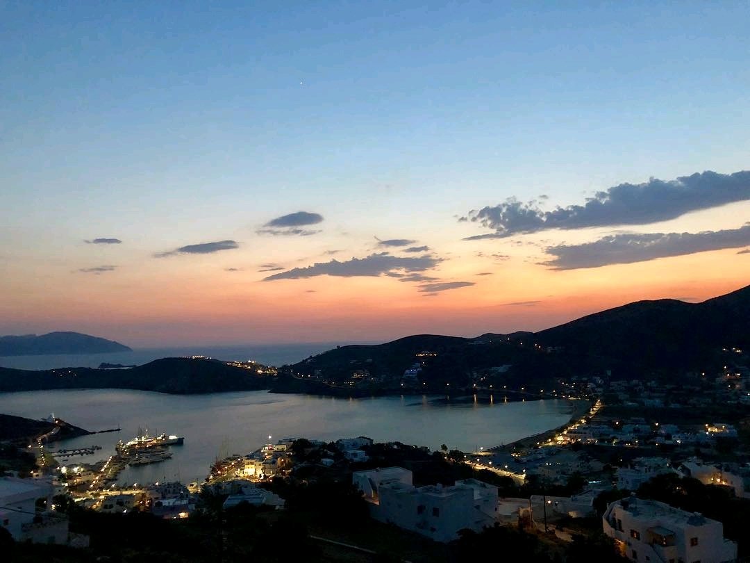 TWGVacations's tweet photo. Reposting @iosclub:
...
"Our everyday view ... After so many years we still fall in love with it e v e r y s i n g l e d a y β€οΈπ
#iosclub #completelyinlove #nofilterneeded" https://t.co/kwYNrQ9ZfX