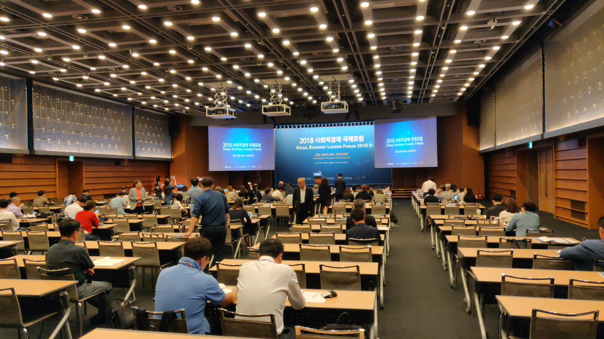 PylonData's tweet photo. What a day in #SELF18 Seoul!
1. Interview with Korean @HankyorehNews.
2. Panel discussion on international policy for #SocialEconomy models at governmental level.
3. Presenting #PylonNetwork in a full room with 700 people.
You can call it an interesting and full day...
$pylnt https://t.co/Yyv6za7Zg5