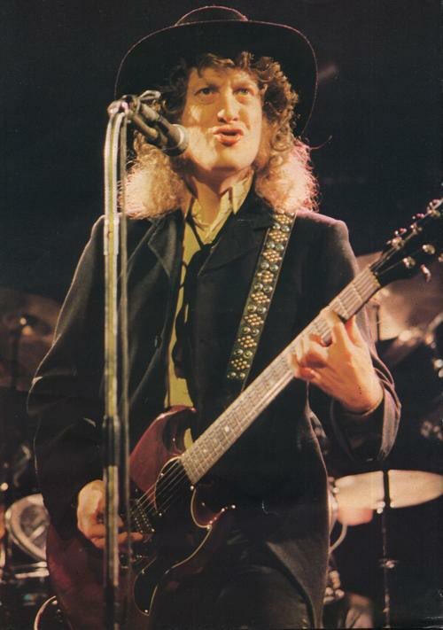 Happy 72 birthday to the legend that is Noddy Holder 