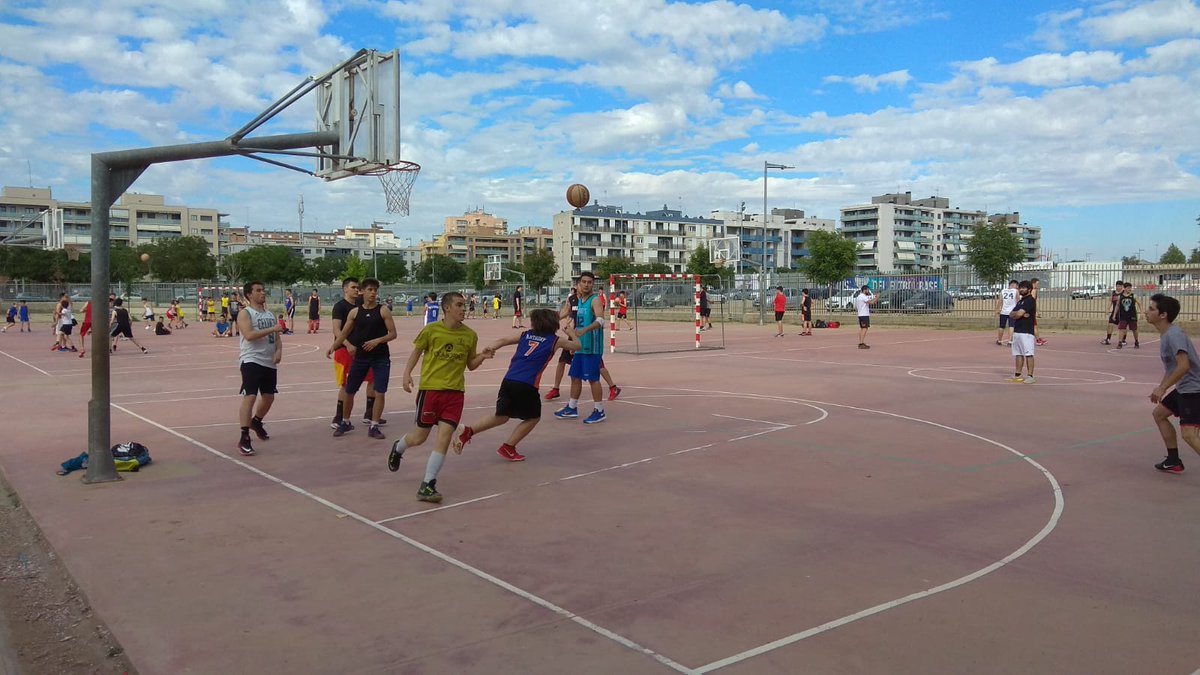 cappont_sicoris's tweet photo. Comença la cloenda 2017/2018 #cbcappont #Basquet #lleida https://t.co/nSBVv6U8dR