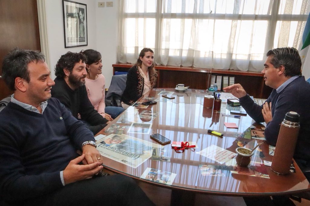 jmcapitanich's tweet photo. Los jóvenes tienen que ser protagonistas en la construcción de la unidad del campo nacional y popular. Encuentro con integrantes de @JPVLaPlata. https://t.co/350b6t8jXA