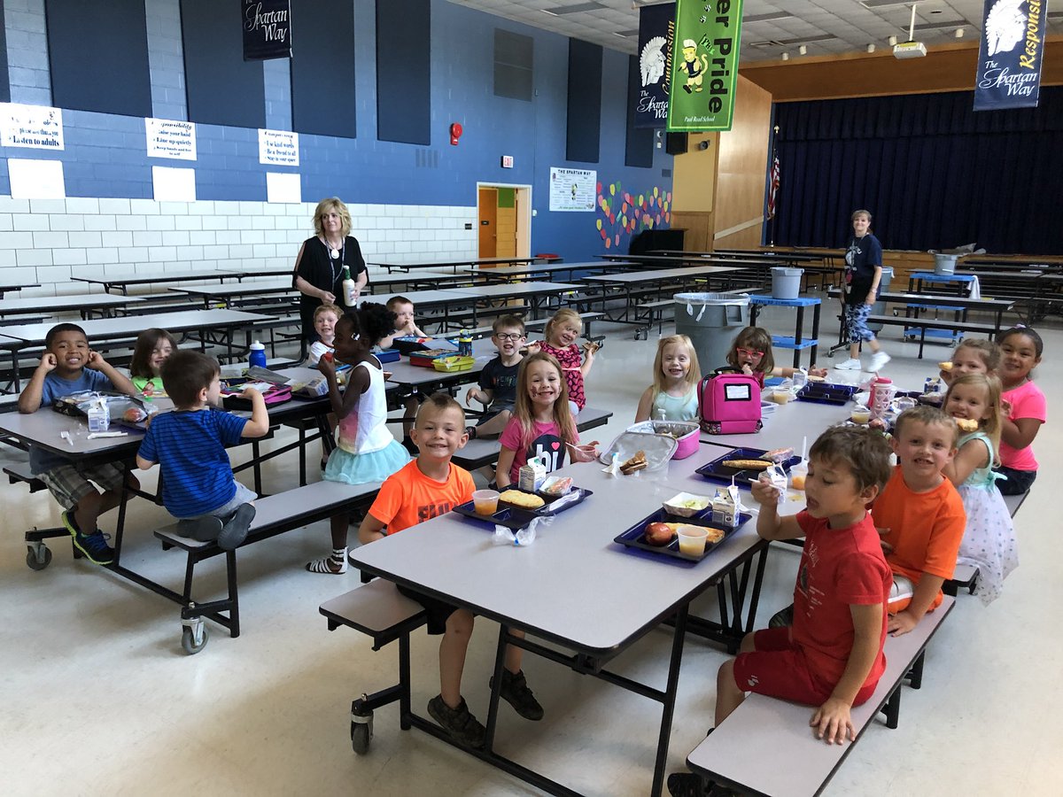 mrs_beauchaine's tweet photo. First time eating in the cafeteria! Kindergarten, we are coming for you! #GCpride #UPK #prs50 @PaulRoadSchool https://t.co/rgIohkbW4q