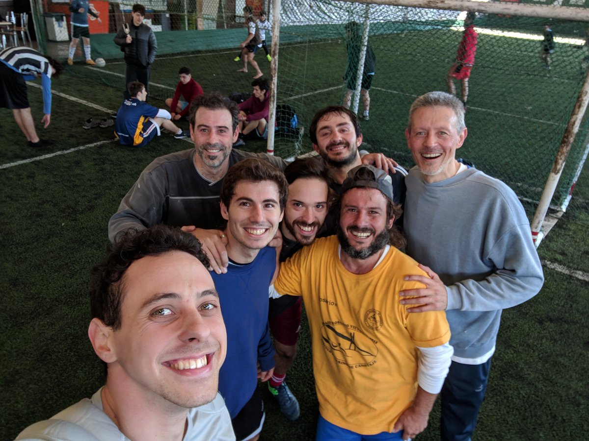 DeKirchhoff's tweet photo. En primer plano la alegría. En el fondo la angustia y la desazón. https://t.co/gwxUz0ayoM