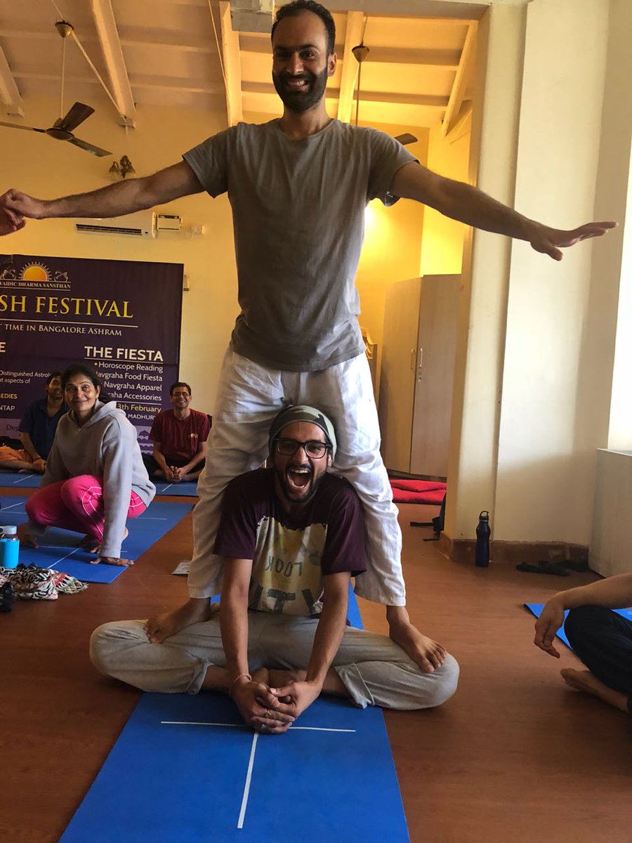 asheeshpal's tweet image. Only when one stretches beyond his/her comfort zone, the blossoming happens.

Particpants enjoying the stretch, a little beyond their comfort zone.  #weekendttc #weekendcourse #yogateachertraining #yogapractice #yogafit #yogaposes #yogalife #yogapants #yogadetox #shankhprakshalan