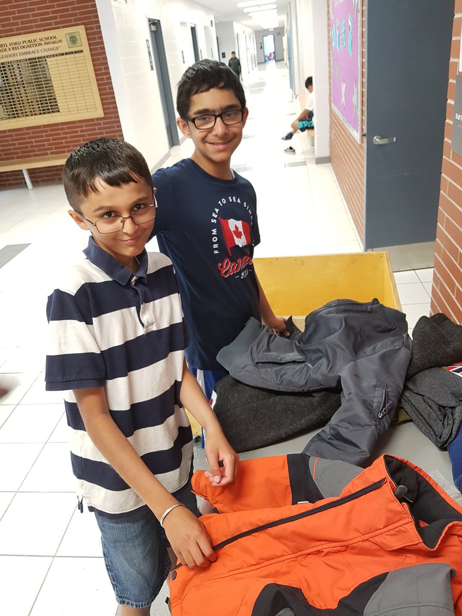 D_Hamilton_PDSB's tweet image. Attention @BerylFordPS Peeps!  The #CommunityClass students have folded all of your lost items so come and collect them before it's too late!