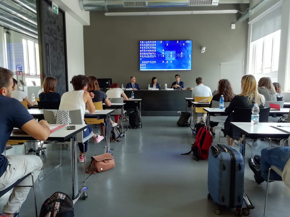 24OREBS's tweet photo. Diamo il benvenuto ai partecipanti della prima edizione del #Master #interiordesign  che iniziano oggi il loro percorso formativo. #master24 https://t.co/waso9tVm8a