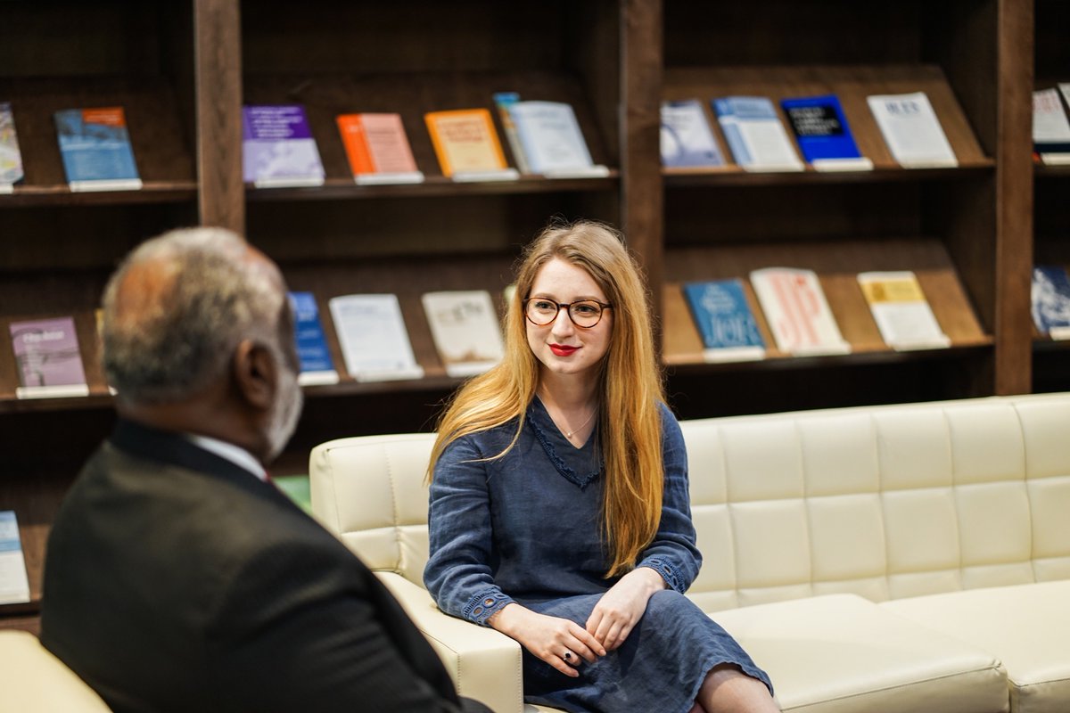 BeesonDivinity's tweet photo. #FunFactFriday We believe in preparing both women and men for gospel ministry. We are excited to report that our incoming fall 2018 class is 35% female. Learn more about our commitments at https://t.co/OM8873jMyP. #WhyBeeson #ChooseBeeson https://t.co/7L07RlpWg2
