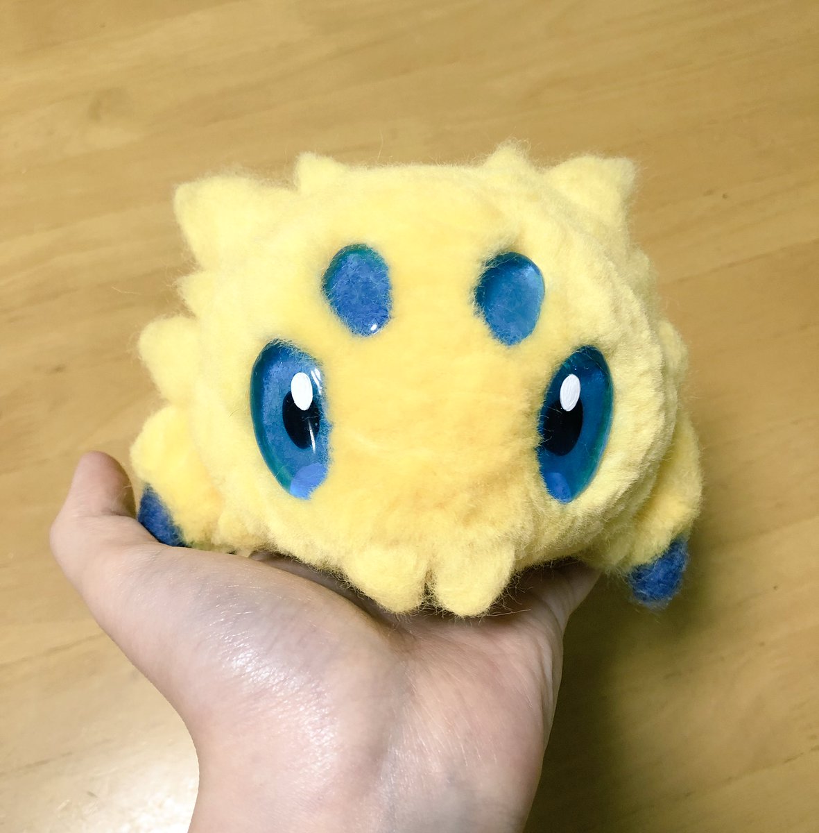 みおっぺ 羊毛フェルトで等身大バチュル作りました もふもふ 羊毛フェルト ポケモン召喚 ポケモン刺せるかな