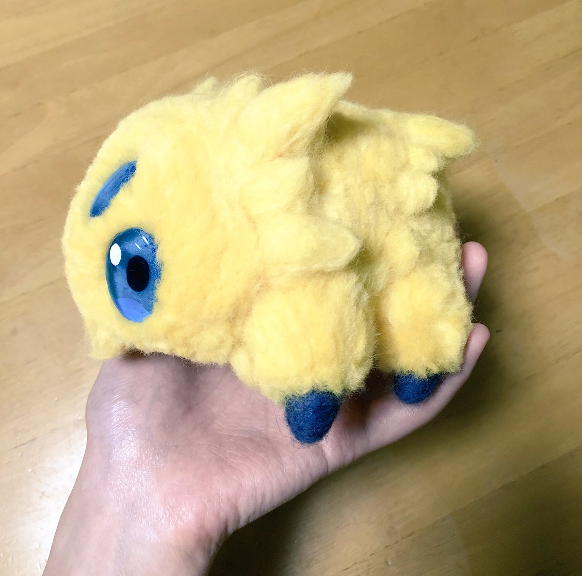 みおっぺ 羊毛フェルトで等身大バチュル作りました もふもふ 羊毛フェルト ポケモン召喚 ポケモン刺せるかな