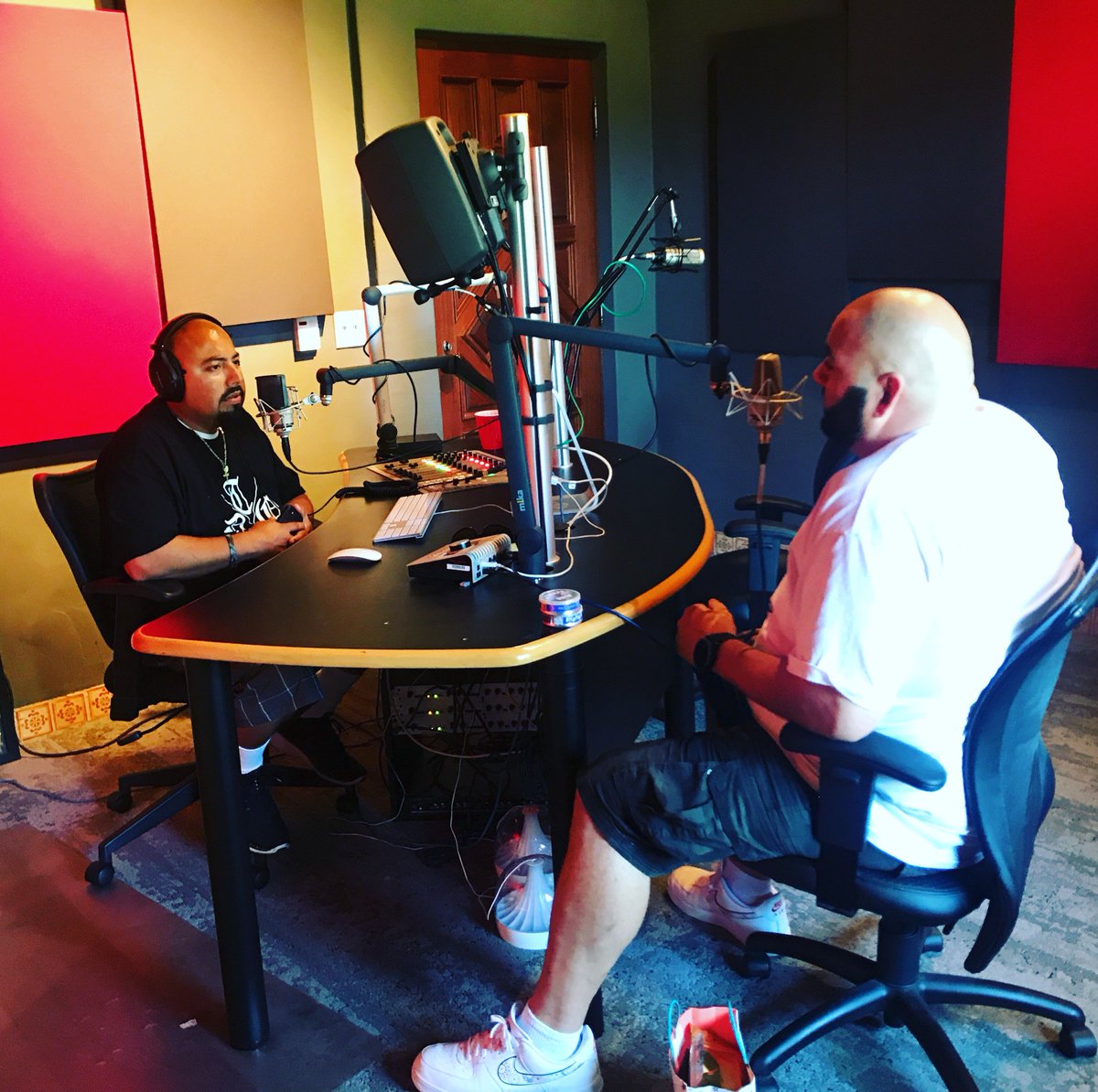 RadioRaymondT's tweet photo. Special Guest @BiggieBabylon Joins Me In An ALL NEW @SlackerRadio #HIPHOP #RnB Countdown! #INTRODUCING #SUMMERBOO #STREAM The Interview 📲💻https://t.co/7GBXlJFOsF https://t.co/0W1YqvRfL9