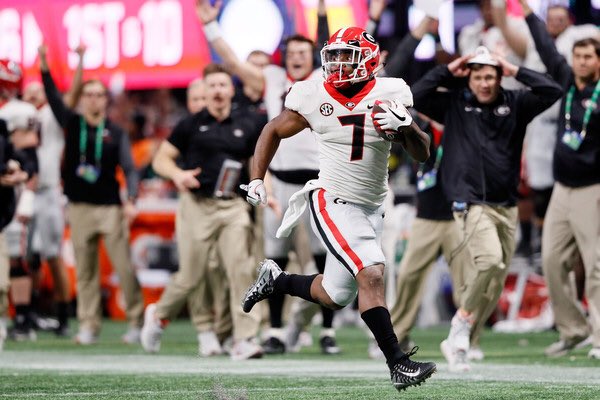 RETWEET if you’re ready for football season‼️🐶🐾